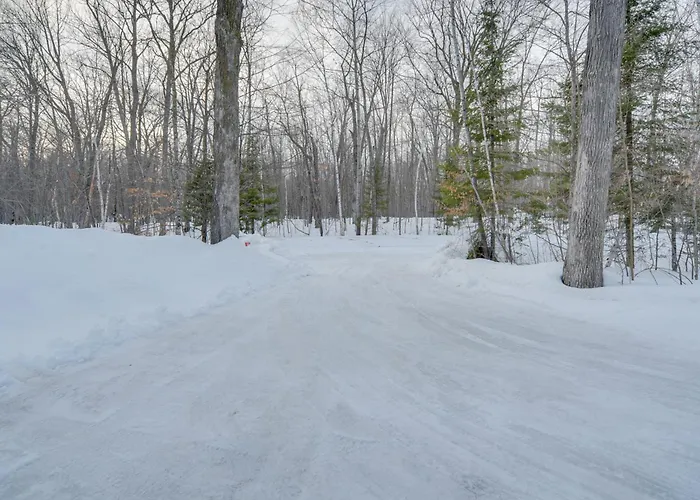 Tranquil Cabin Getaway Near Red Cedar Lake!